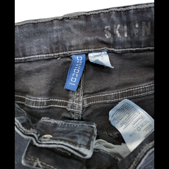 (M) Divided H&M Dark Wash Moto Jeans (Men) - Picture 9 of 10